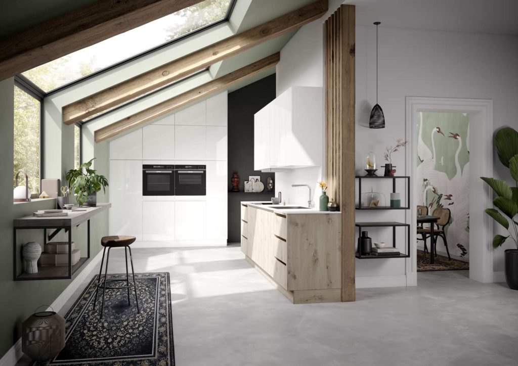 Appartement blanc avec touches de vert