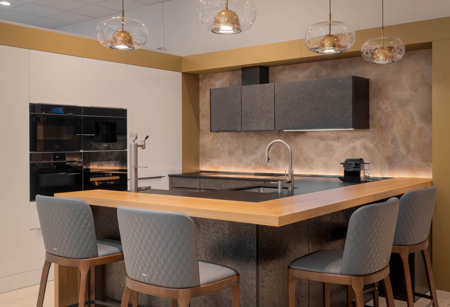 Meuble cusine marron chocolat - Showroom Crissier